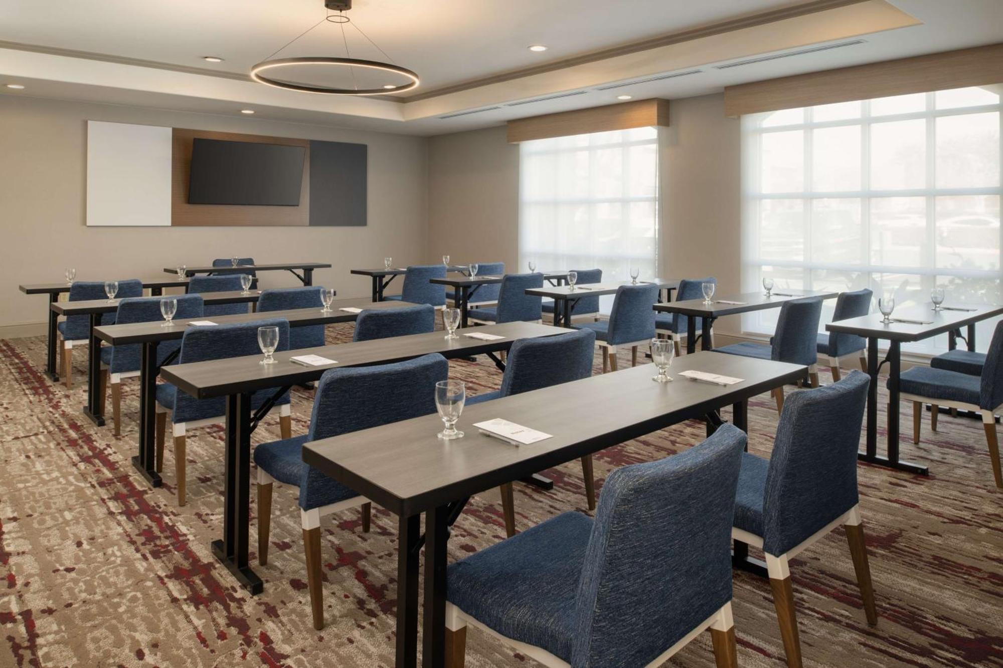 Hilton Garden Inn Фонтана Экстерьер фото