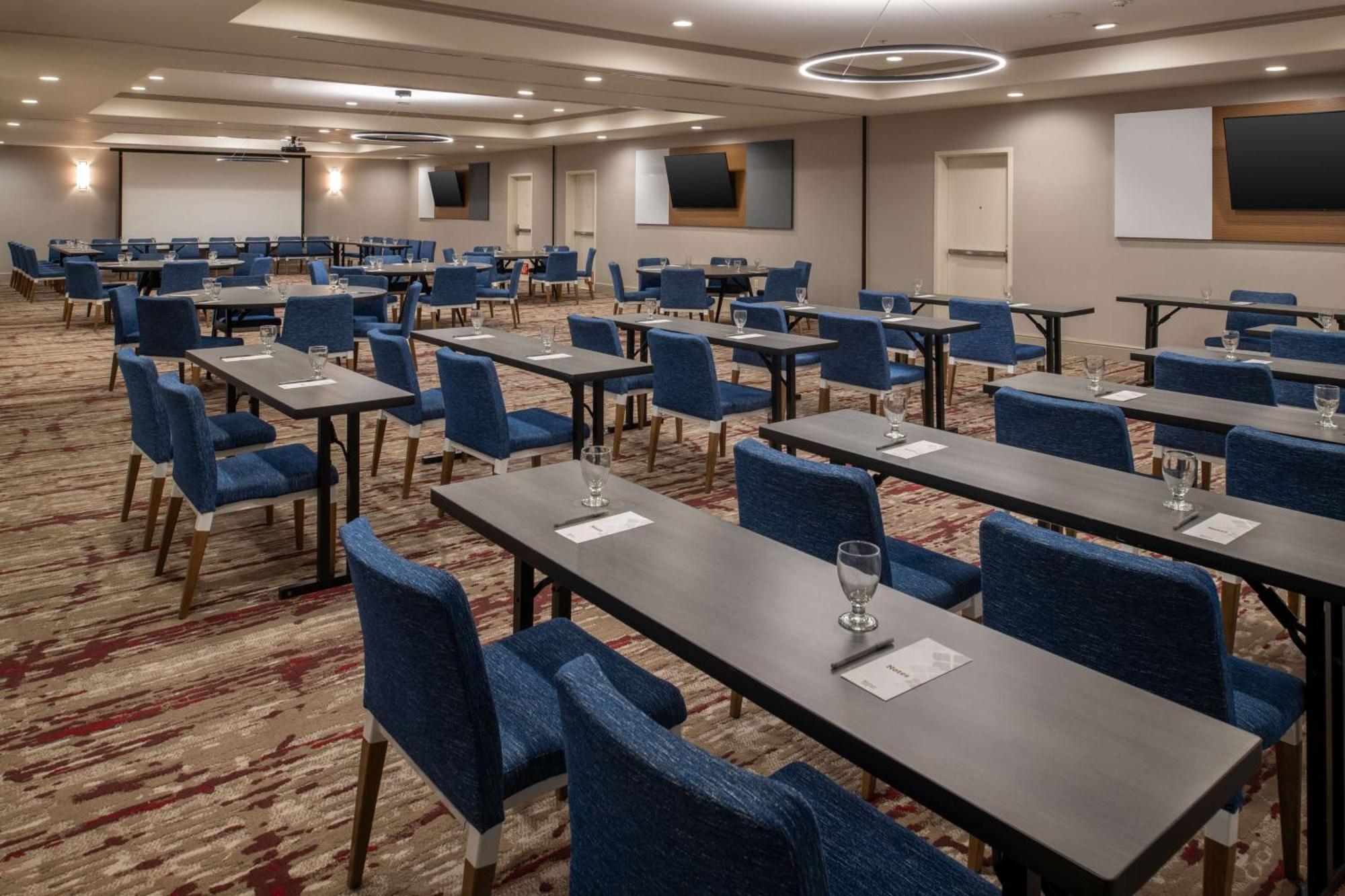 Hilton Garden Inn Фонтана Экстерьер фото
