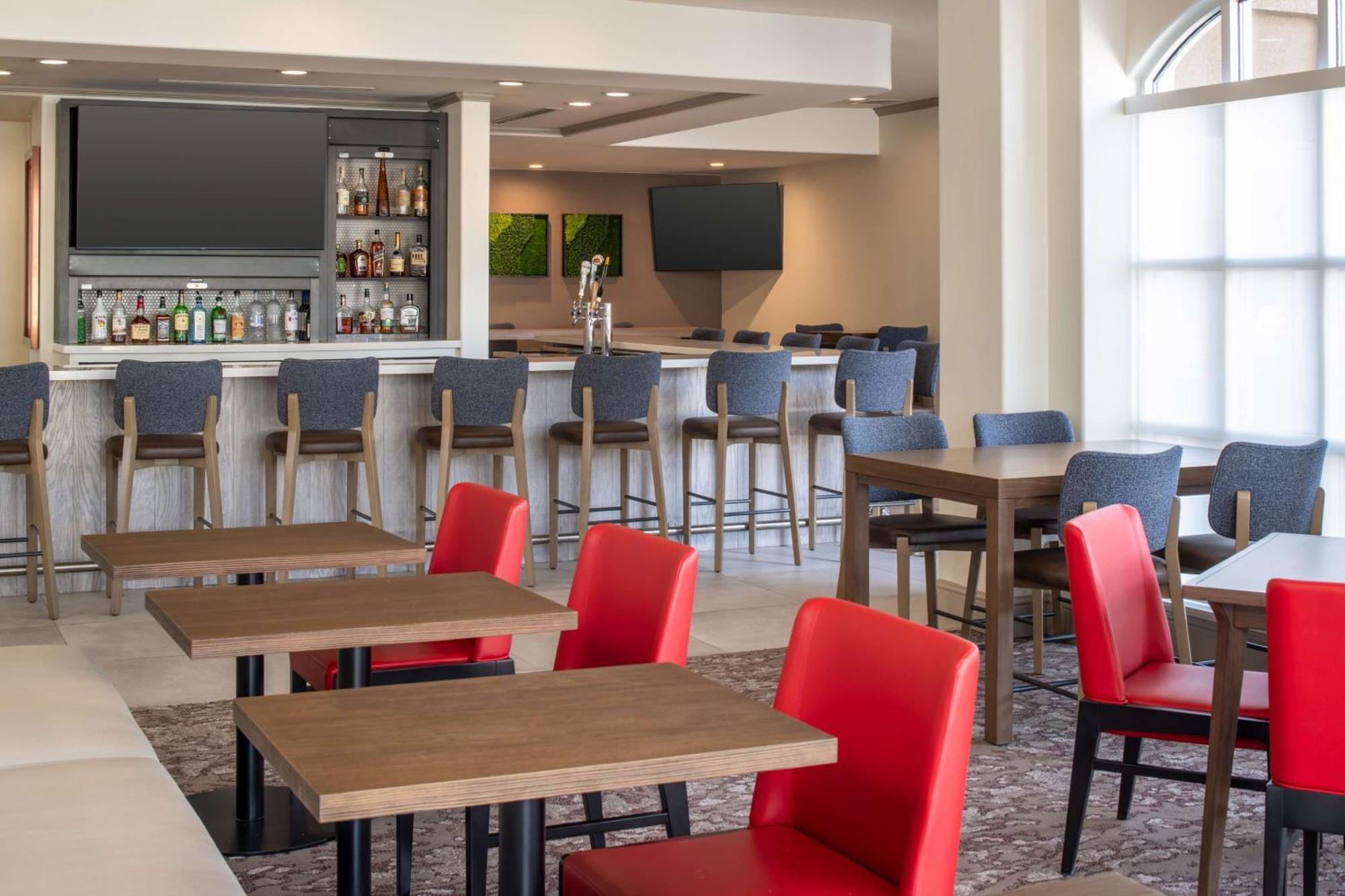 Hilton Garden Inn Фонтана Экстерьер фото