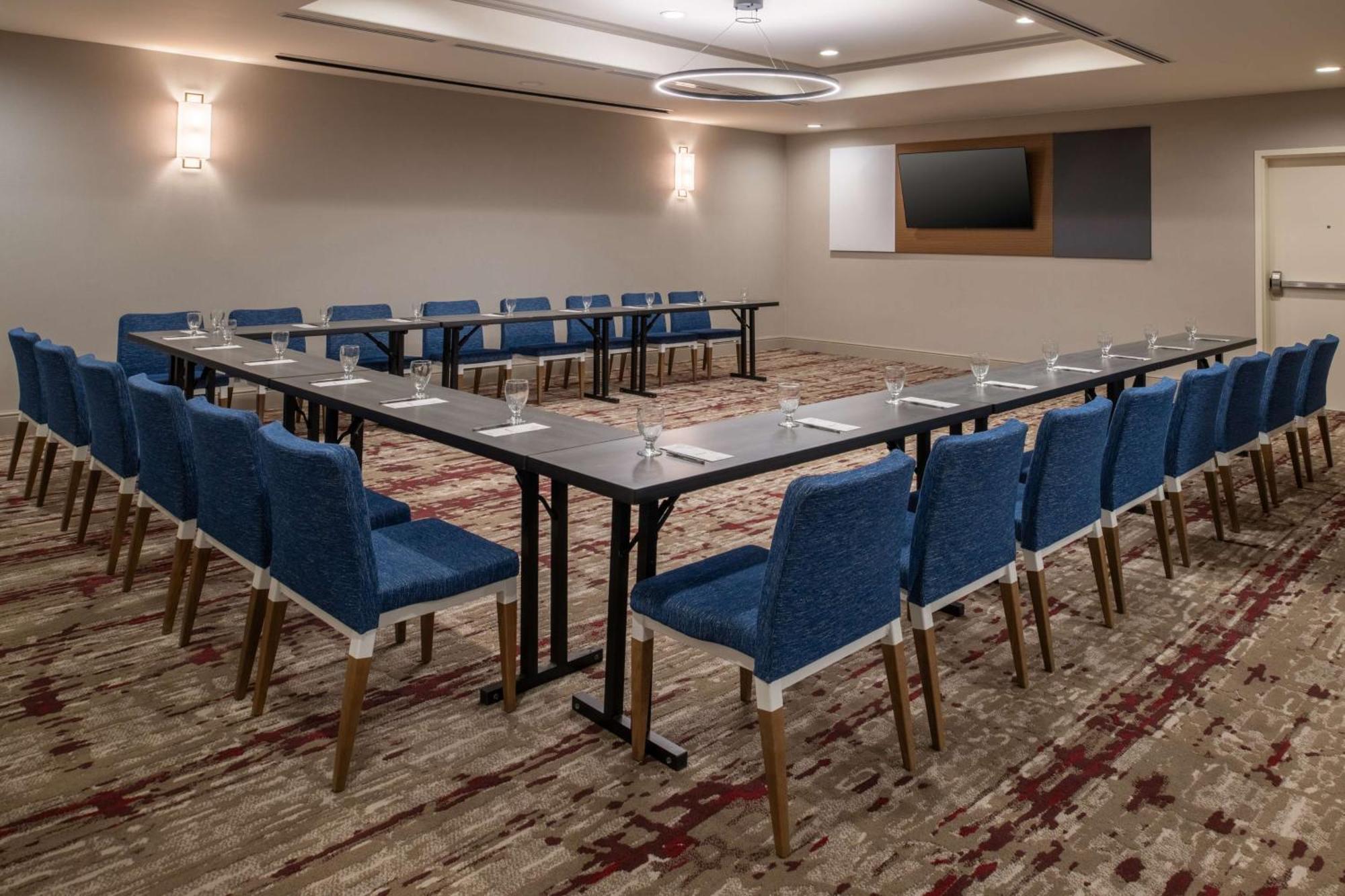Hilton Garden Inn Фонтана Экстерьер фото