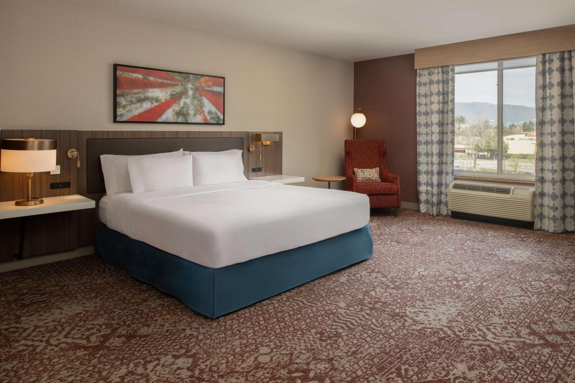 Hilton Garden Inn Фонтана Экстерьер фото