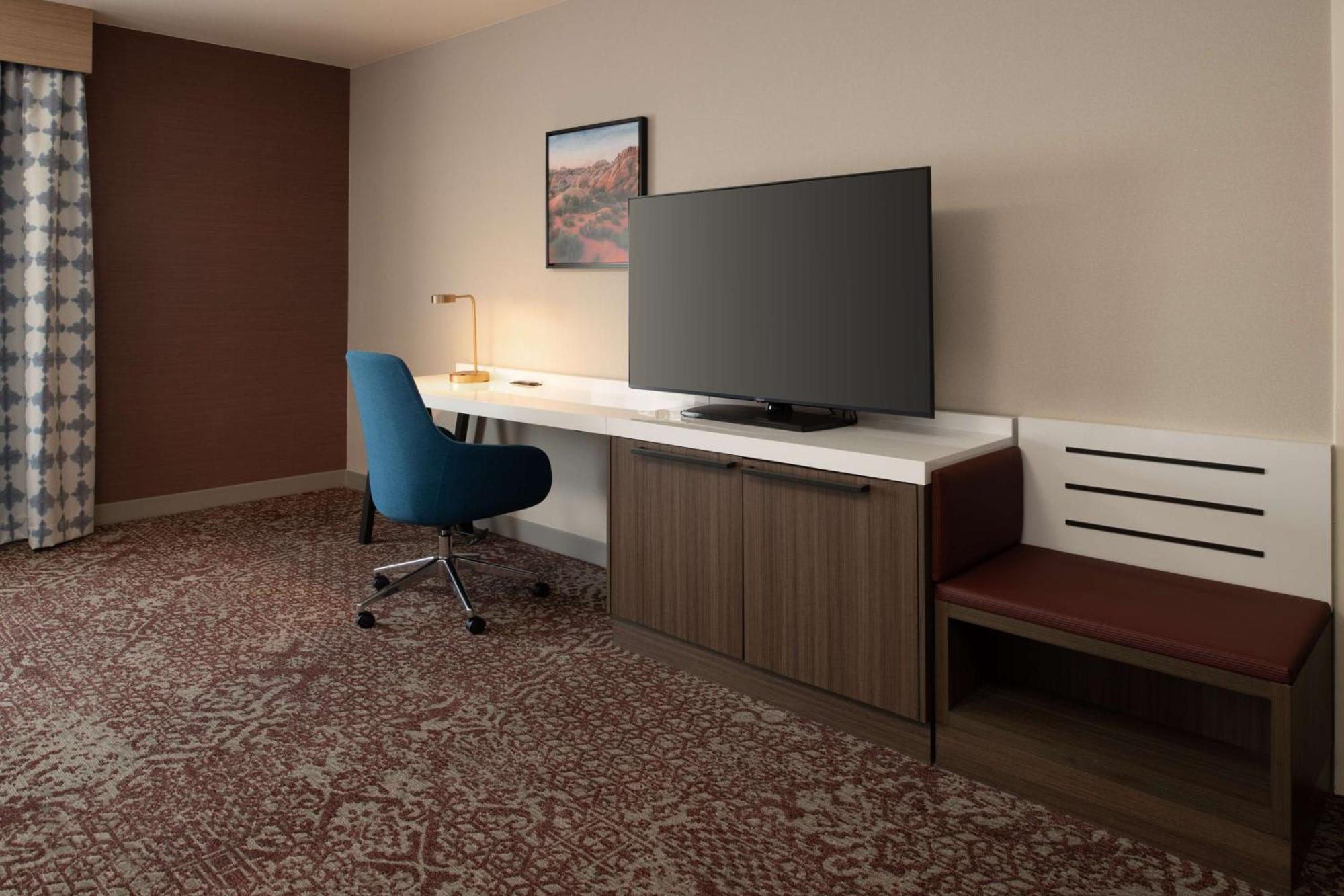 Hilton Garden Inn Фонтана Экстерьер фото