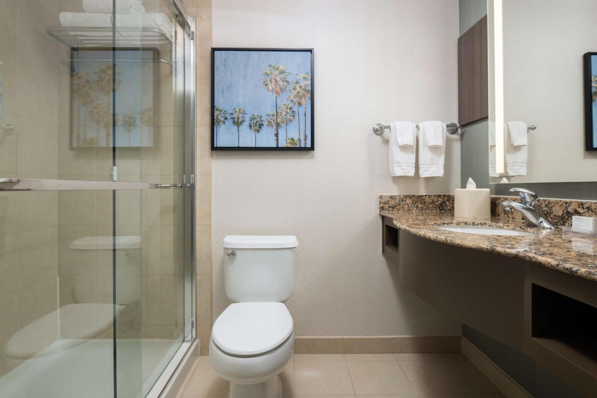 Hilton Garden Inn Фонтана Экстерьер фото
