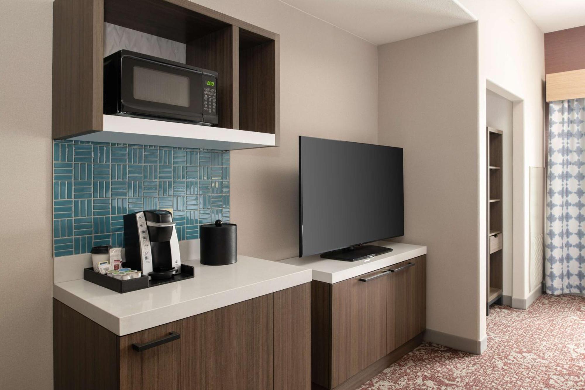 Hilton Garden Inn Фонтана Экстерьер фото