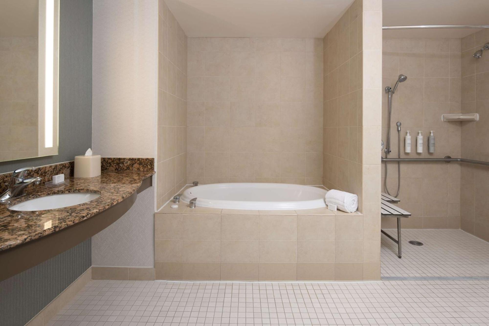 Hilton Garden Inn Фонтана Экстерьер фото