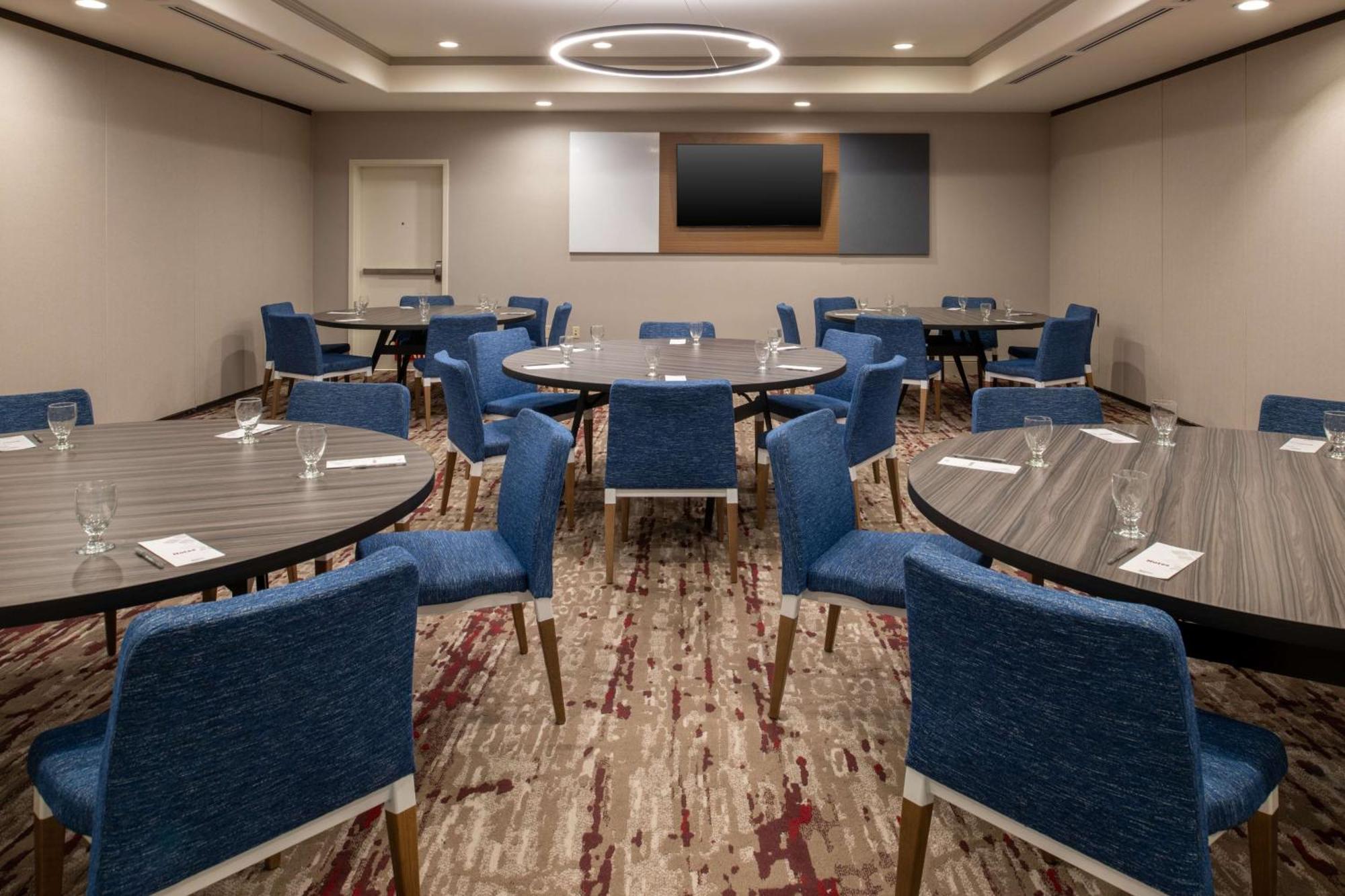 Hilton Garden Inn Фонтана Экстерьер фото