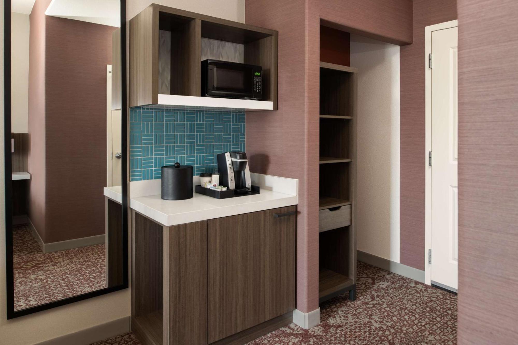 Hilton Garden Inn Фонтана Экстерьер фото