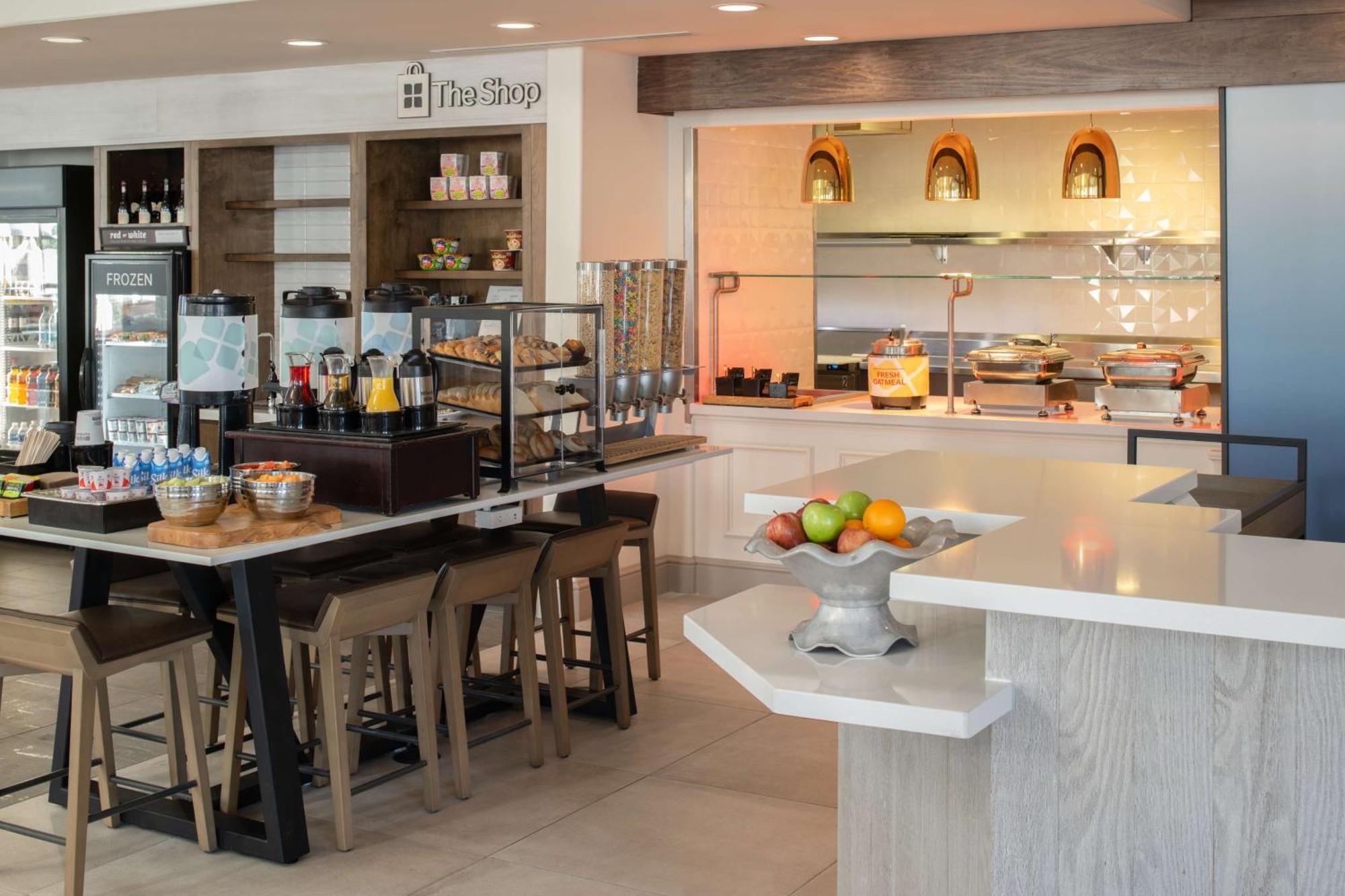 Hilton Garden Inn Фонтана Экстерьер фото