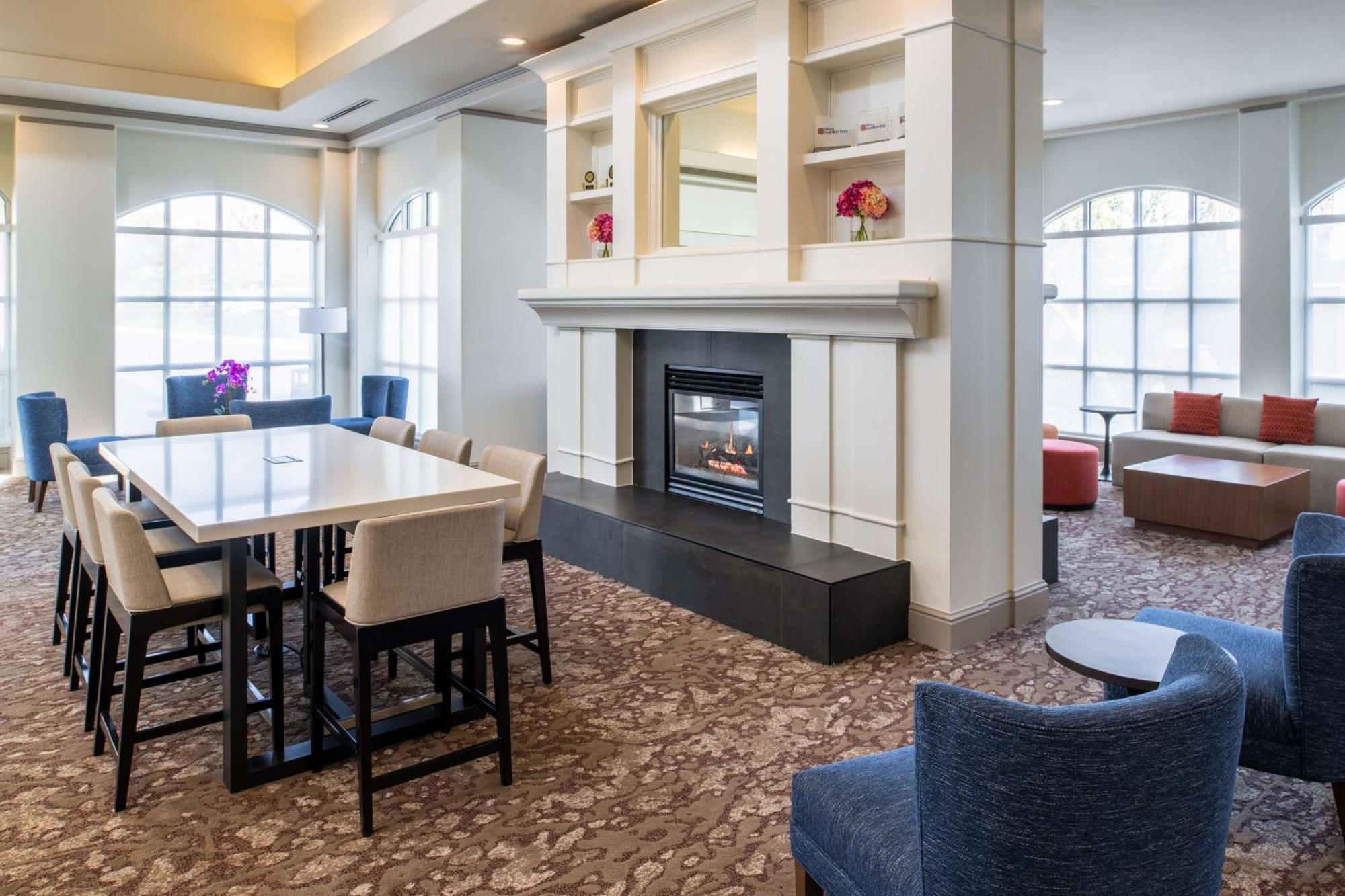 Hilton Garden Inn Фонтана Экстерьер фото