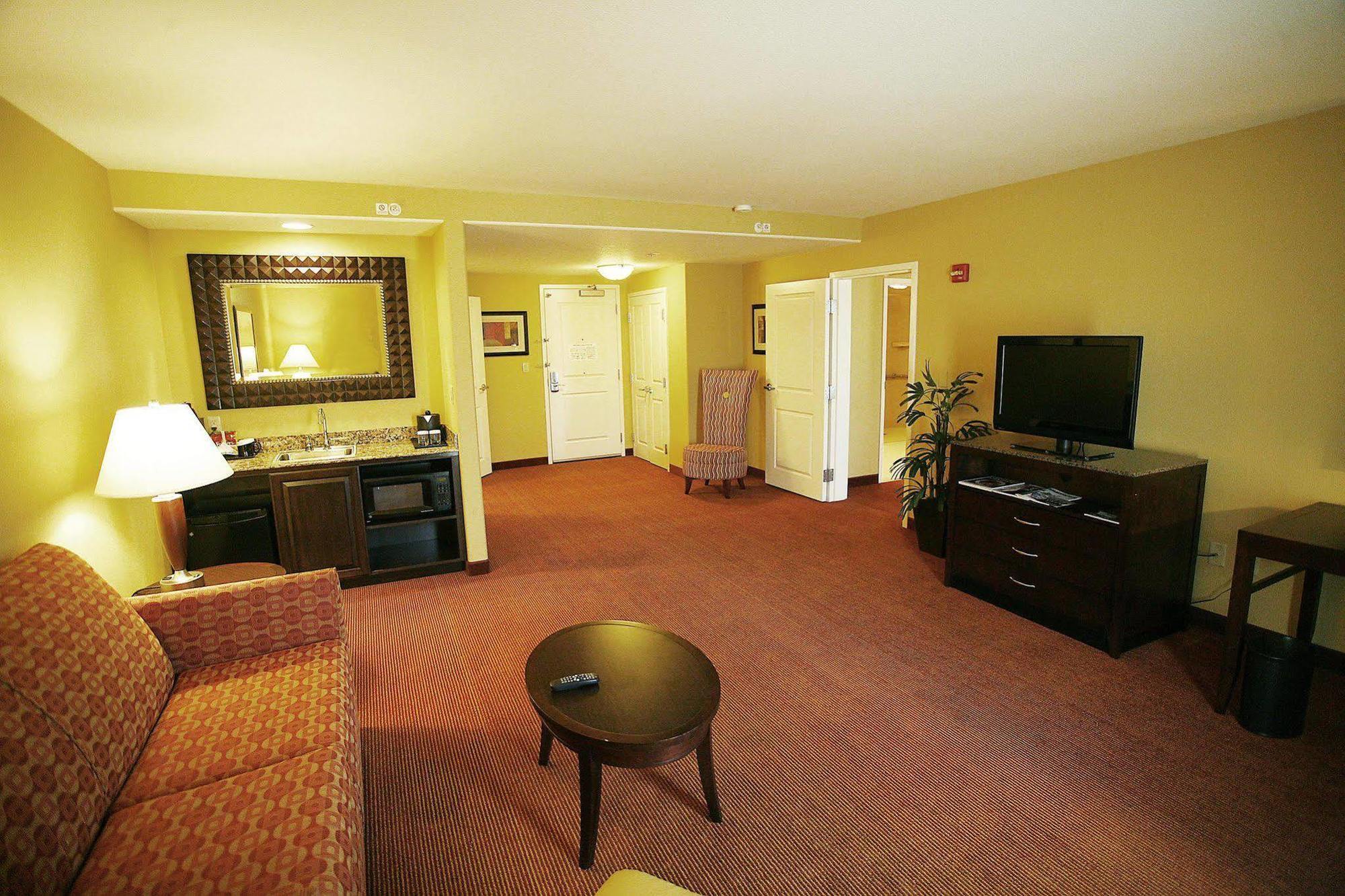 Hilton Garden Inn Фонтана Номер фото