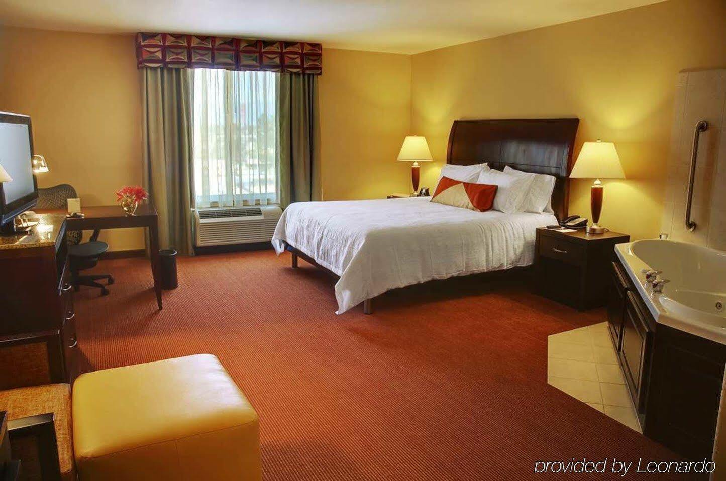 Hilton Garden Inn Фонтана Экстерьер фото